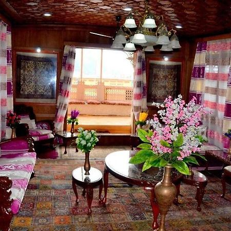 Montreal Group Of Houseboats Hotel Srinagar  Bagian luar foto