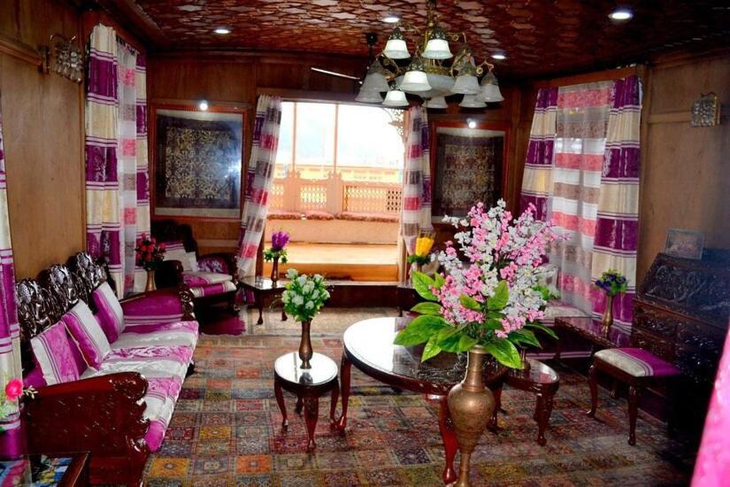 Montreal Group Of Houseboats Hotel Srinagar  Bagian luar foto